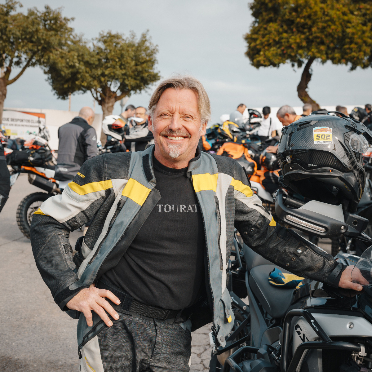 Touratech-Travel-Event-2025_Vortrag-Hauptbuehne-Charley-Boorman_NEU